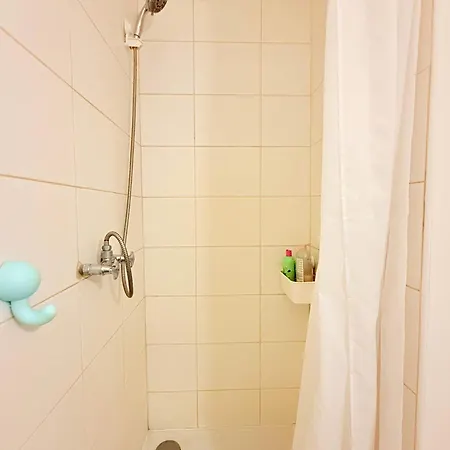 Cozy Just Steps From Train Station شقة