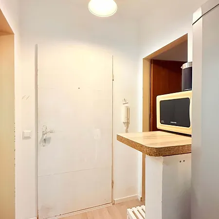 Cozy Just Steps From Train Station Apartment